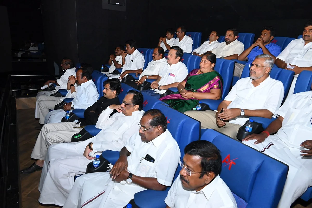 துரை வைகோ, அமைச்சர் முத்துசாமி உள்ளிட்டோர்.