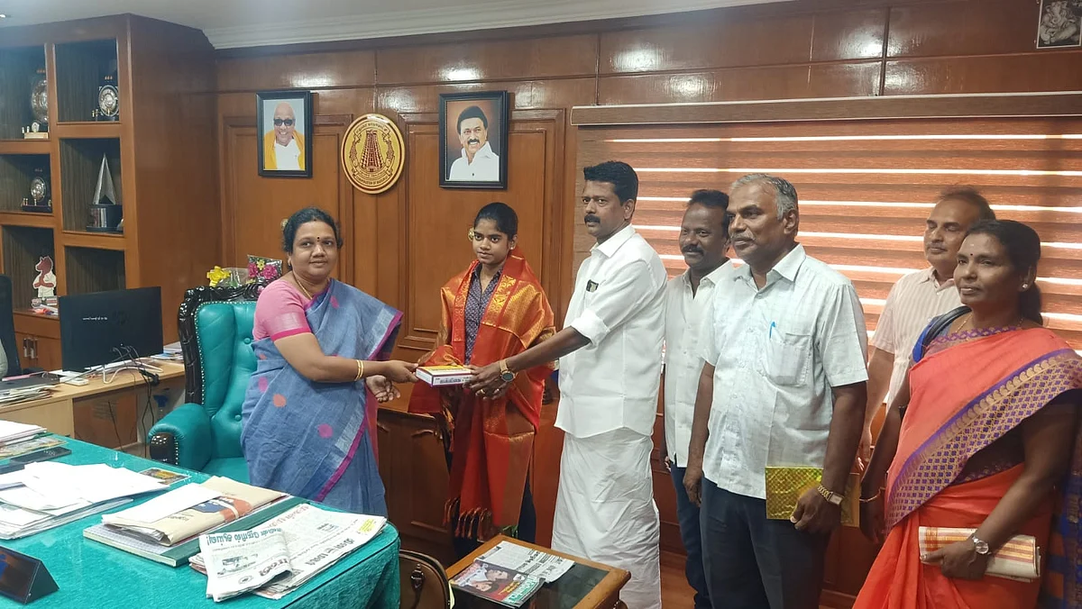மதுரை மேயர் பாராட்டியபோது