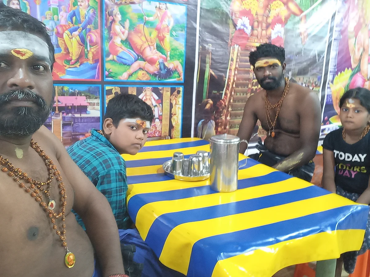 பக்தர்கள்