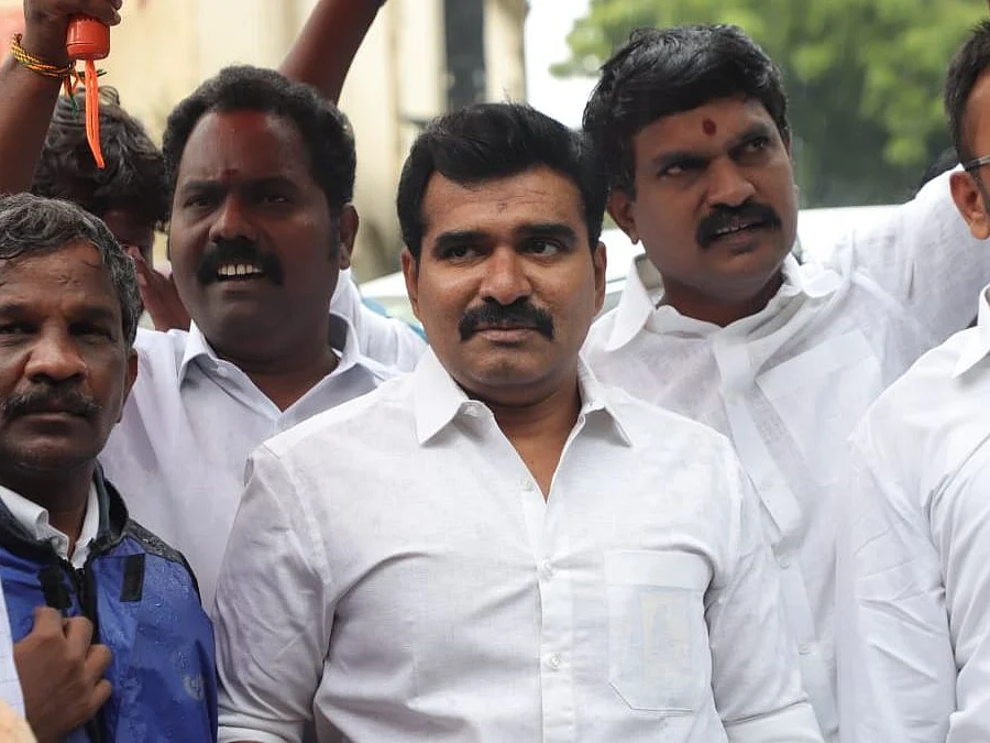 பிரதமர் வருகை குறித்து ட்வீட்; சைபர் க்ரைமில் விசாரணைக்கு ஆஜரான பாஜக ஐடி விங் தலைவர்!- என்ன நடந்தது?