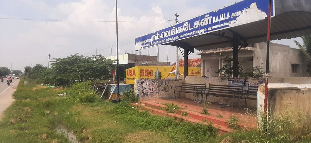 ``பேருக்கு கட்டிட்டு பேருந்து நிறுத்தம்'னு போர்டு வெச்சுட்டாங்க!" - குமுறும் கண்டாச்சிபுரம் மக்கள்