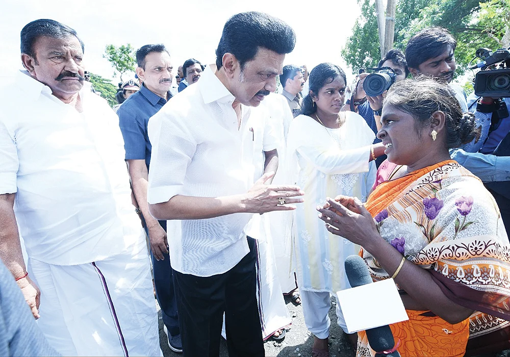 மிஸ்டர் கழுகு: அரசு டெண்டருக்கு முயற்சி... பெரிய குடும்பத்து நிறுவனம் இழுத்து மூடப்பட்ட பின்னணி!