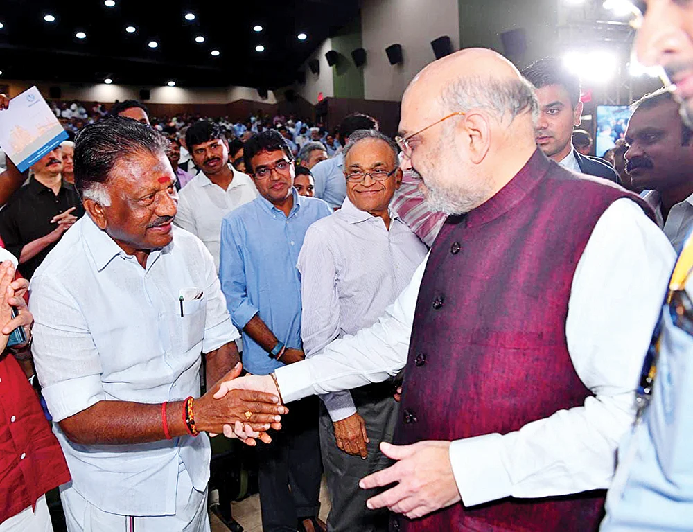 மிஸ்டர் கழுகு: அரசு டெண்டருக்கு முயற்சி... பெரிய குடும்பத்து நிறுவனம் இழுத்து மூடப்பட்ட பின்னணி!