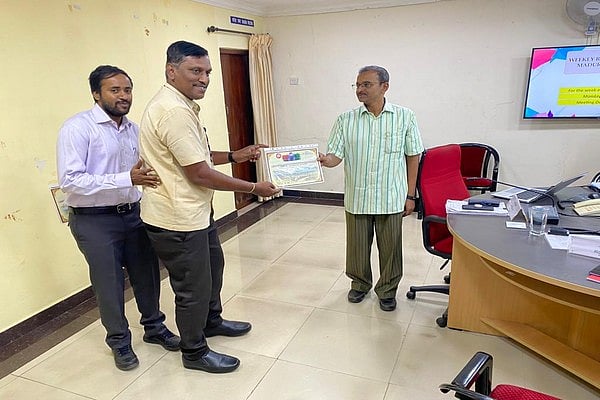 நெல்லை: ரயிலில் மூடப்பட்ட வாசல்; 14 கி.மீ தொங்கியபடி பயணம் - உயிரைக் காப்பாற்றிய ஊழியர்கள்!