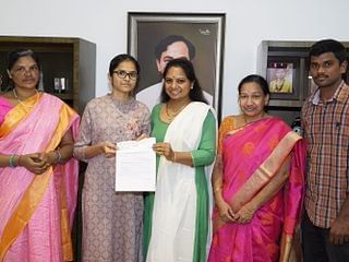 நீட்: நனவாகிய பீடித் தொழிலாளி மகளின் மருத்துவர் கனவு; பாராட்டிய முதலமைச்சரின் மகள்!