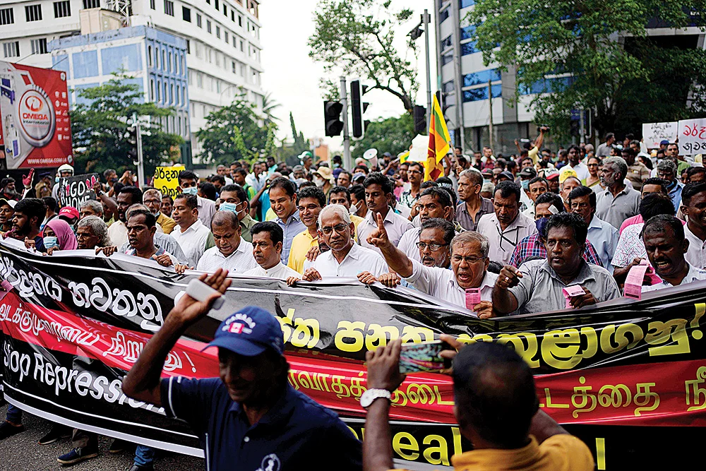 மீண்டும் போராட்டம்... பிரதமராகிறாரா ராஜபக்சே? - இலங்கை அப்டேட்ஸ்!