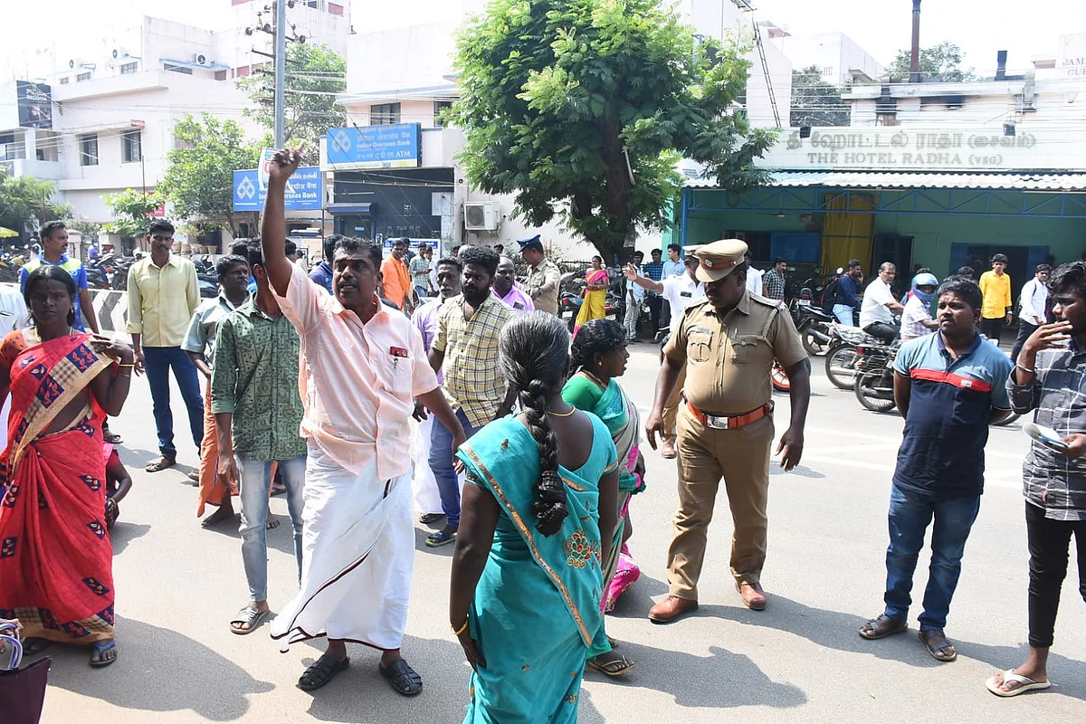 ஐஜி அலுவலகம் முன்பு நடைபெற்ற சாலை மறியல்