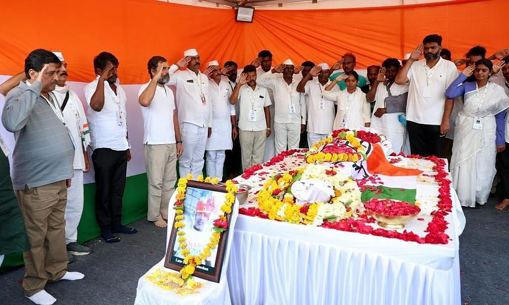 கணேசன் உடலுக்கு காங்கிரஸ் கட்ச்யினர் அஞ்சலி