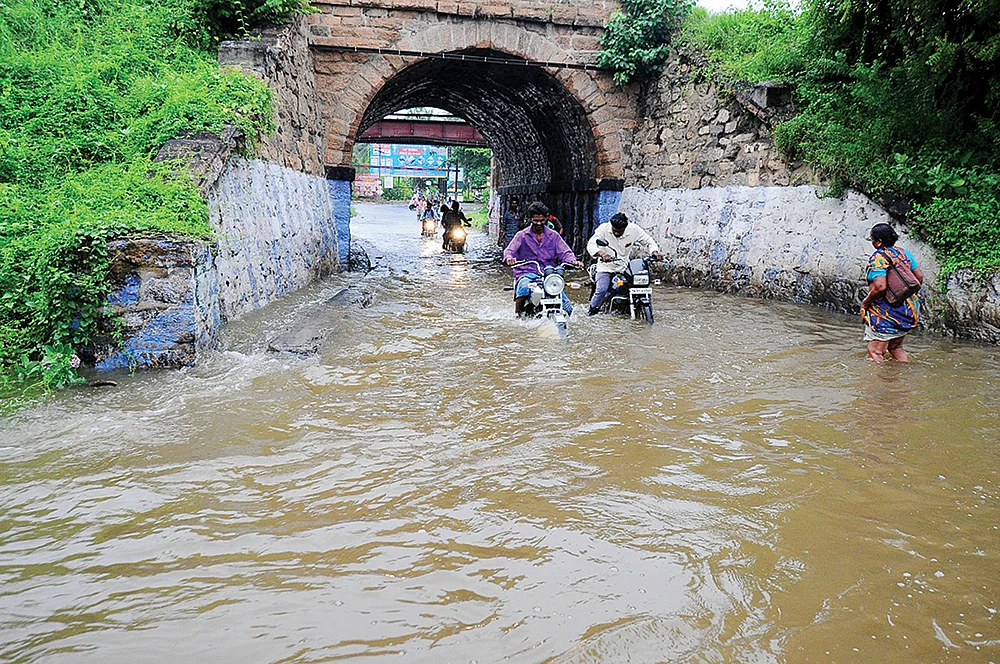 தொடங்கியது பருவமழை... தாங்குமா தமிழ்நாடு!