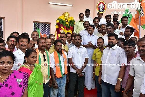 வ.உ.சி சிலைக்கு மரியாதை