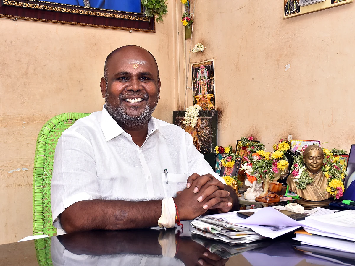 ``ஓ.பி.எஸ்-ஸுக்கு தேவர் அருள் இல்லை; உதயநிதிக்கு அரசியல் அறிவு வளரணும்"- சொல்கிறார் ஆர்.பி.உதயகுமார்