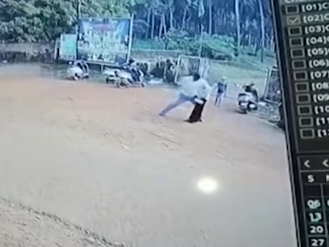 மதரஸா சென்று திரும்பிய 8 வயது சிறுமியை சாலையில் தூக்கியடித்த இளைஞர் - போக்சோவில் கைதுசெய்த போலீஸ்!