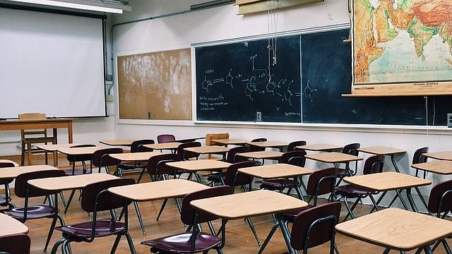 வகுப்பறை கட்டியதில் ரூ.1,300 கோடி ஊழல்