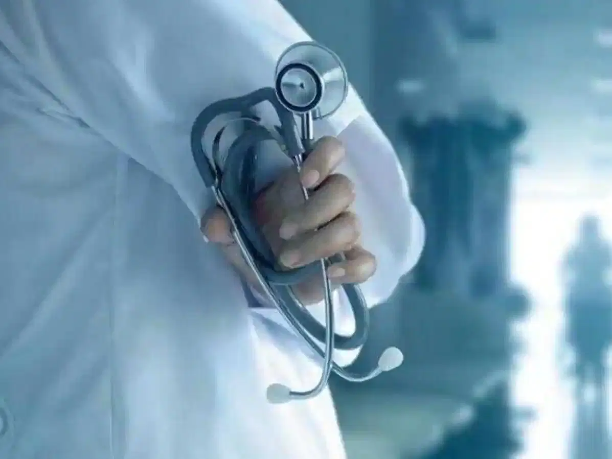 MBBS: பயிற்சிக்காக காத்திருக்கும் வெளிநாட்டில் பயின்ற மருத்துவ மாணவர்கள்; விடைசொல்லுமா அரசு?