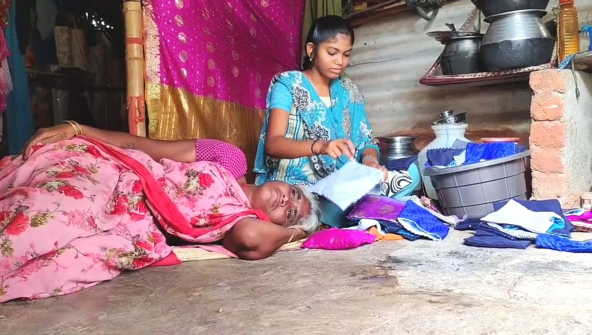 தாயுடன் செல்வி