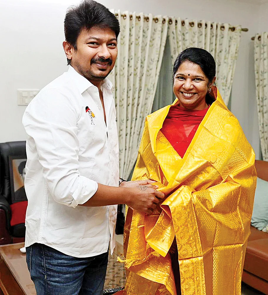 மிஸ்டர் கழுகு: மக்கள் உணர்வை மதிக்காத ராஜ் பவன்... ஈகோ ஆளுநர்... இரையாகும் மசோதாக்கள்!