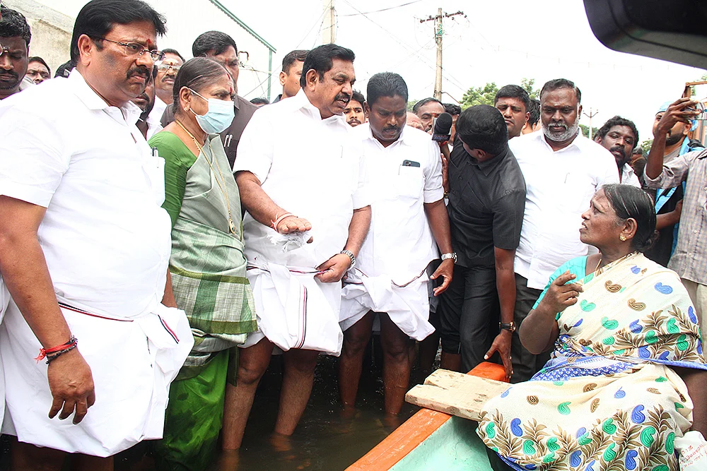 மிஸ்டர் கழுகு: அரசு டெண்டருக்கு முயற்சி... பெரிய குடும்பத்து நிறுவனம் இழுத்து மூடப்பட்ட பின்னணி!