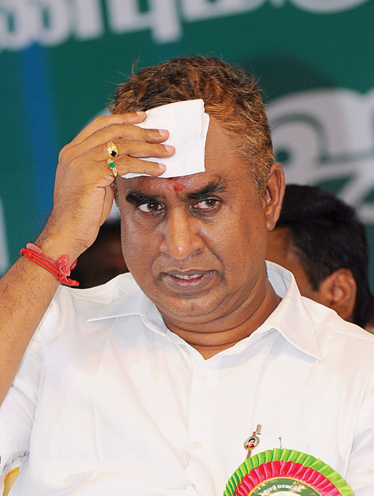வேலுமணி