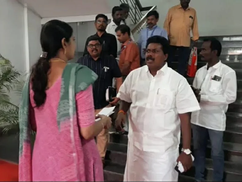 அமைச்சர் கூட்டத்தை புறக்கணித்த திமுக-வினர்? - சேர் கிடைக்காமல் கொதித்த பாமக எம்எல்ஏ- சேலம் சலசலப்பு