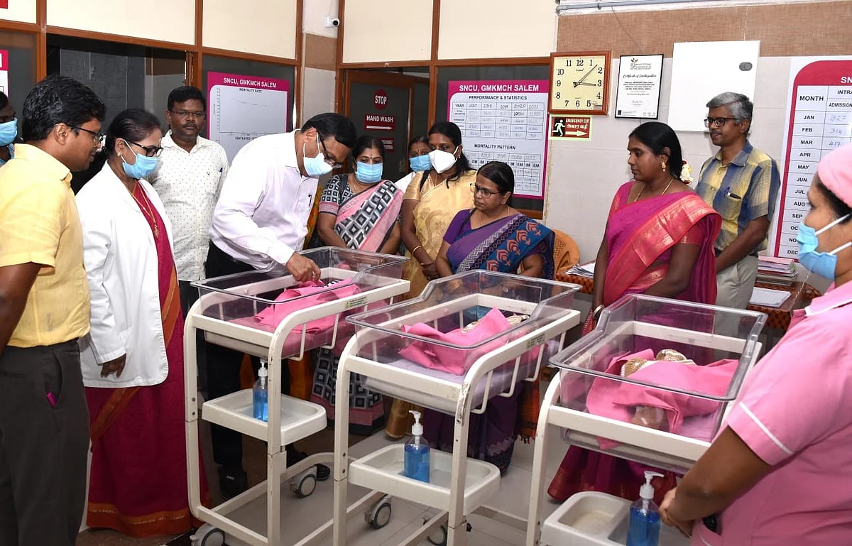 ஒரே பிரசவத்தில் 3 பெண் குழந்தைகள், விட்டுச்சென்ற பெற்றோர்; வளர்த்தெடுக்க முன்வந்த மாவட்ட நிர்வாகம்!