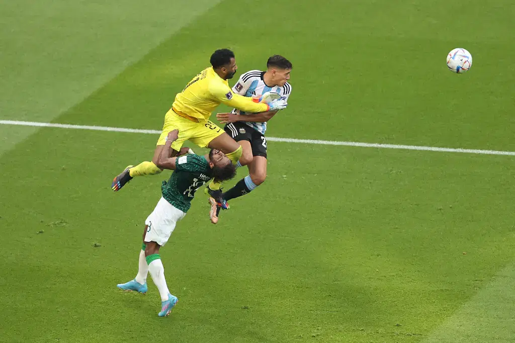 Yasser Alshahrani injured by his team's goalkeeper - photos go viral! | Saudi Arabia star kneed in the face by his own goalkeeper 1 Yasir Al Shahrani, Mohammed Alowais