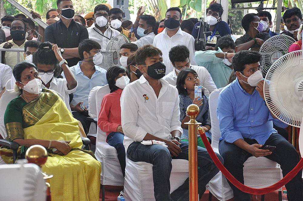 “பெரியப்பா அழகிரி என்மேல ரொம்பப் பாசமா இருப்பார்!” - விகடன் பிரஸ்மீட் - உதயநிதி ஸ்டாலின்