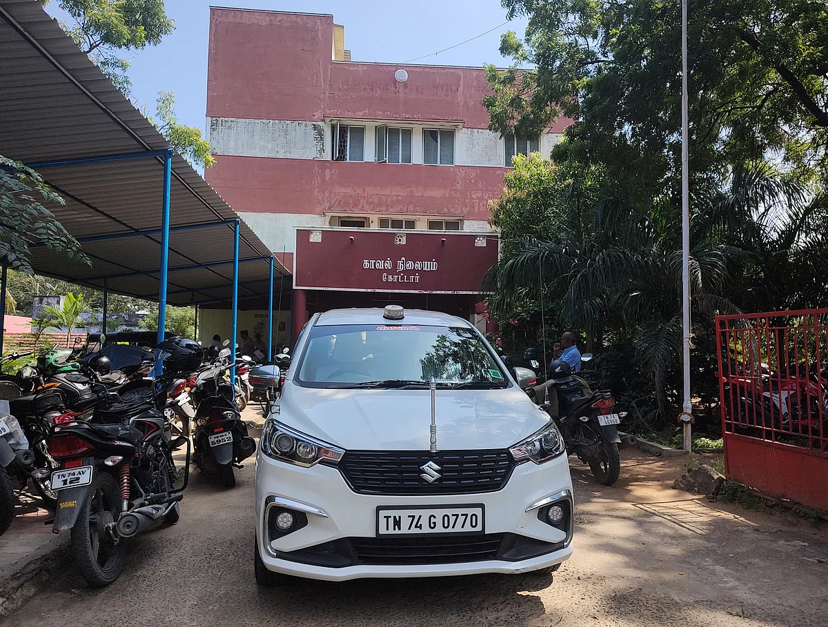 கோட்டாறு காவல் நிலையத்தில் விசாரணை