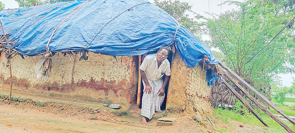 “தலைவர் நாற்காலியில் உட்காரக் கூடாது...” - பரிதவிக்கும் பழங்குடியின பஞ்சாயத்து தலைவர்!