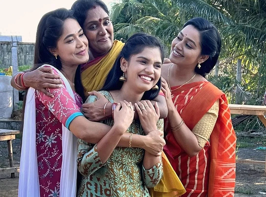 மீனாட்சி பொண்ணுங்க சீரியலில்