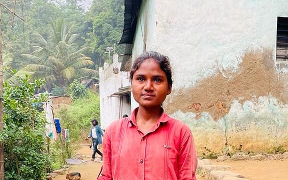 காட்டாற்றைக் கடந்து படித்த பழங்குடி மாணவியின் நர்ஸிங் கனவு... நிறைவேற்றுமா தமிழக அரசு?
