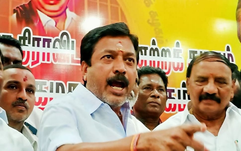 ``அம்மா சிறை சென்றதற்குக் காரணம் டி.டி.வி.தினகரன்; அவர் வைத்திருப்பது கட்சியல்ல..!" - சி.வி.சண்முகம்