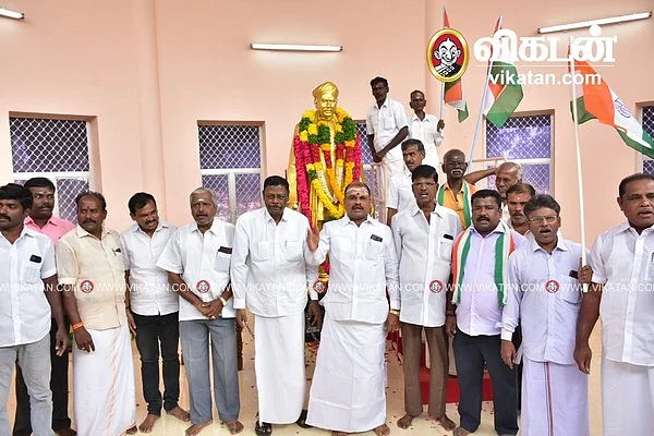 வ.உ.சி சிலைக்கு மரியாதை