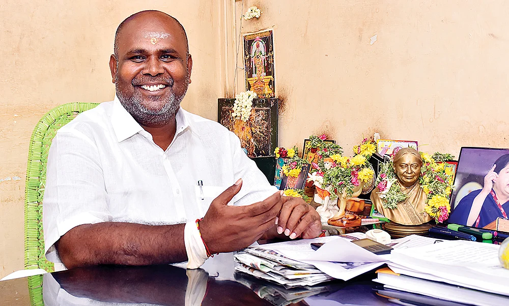 எந்தத் துப்பாக்கிச்சூடு சம்பவத்துக்கு எந்த முதல்வர் பொறுப்பேற்றிருக்கிறார்?