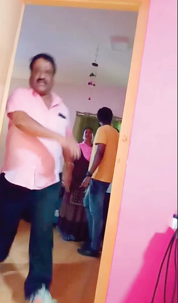 மாற்றுத்திறனாளியை அடித்தாரா தி.மு.க செயலாளர்? - 1,500 ரூபாய் பிரச்னையில் வீடு புகுந்து ரகளை!