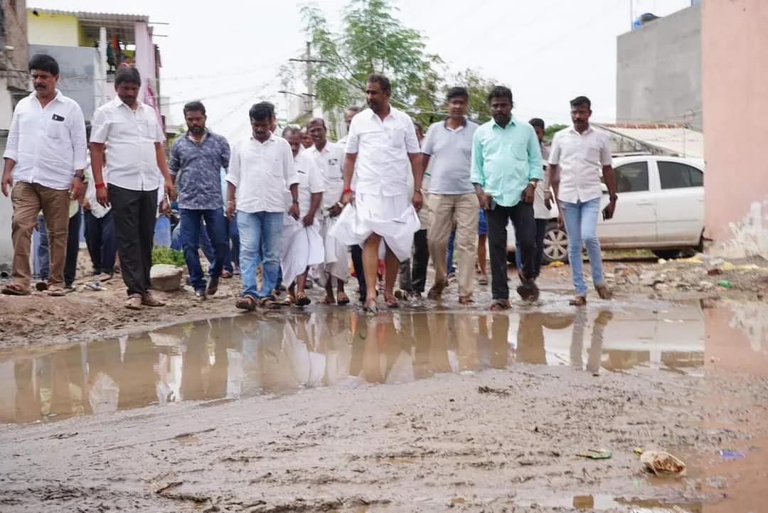 வேலுமணி