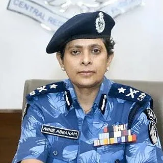 முதல்முறையாக இரண்டு பெண் அதிகாரிகள் சி.ஆர்.பி.எஃப் ஐஜி-களாக நியமனம்
