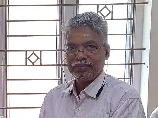 திருப்பத்தூர் கலெக்டரின் நேர்முக உதவியாளர் மர்மச் சாவு - நிர்வாணமாகக் கிடந்த சடலம்!