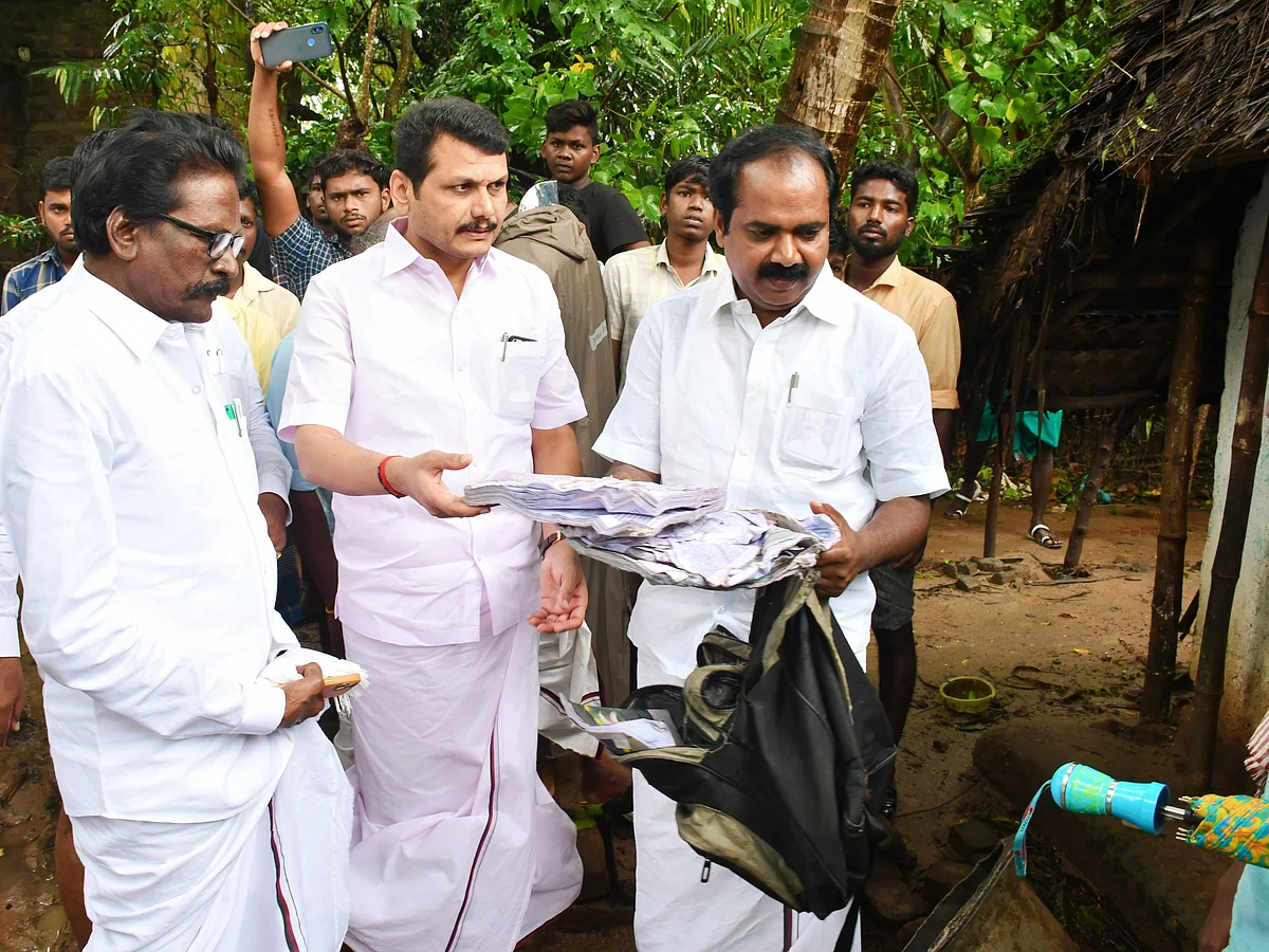 கொட்டித்தீர்த்த கனமழை; வெள்ளக்காடான சீர்காழி - அமைச்சர்கள் நேரில் ஆய்வு!