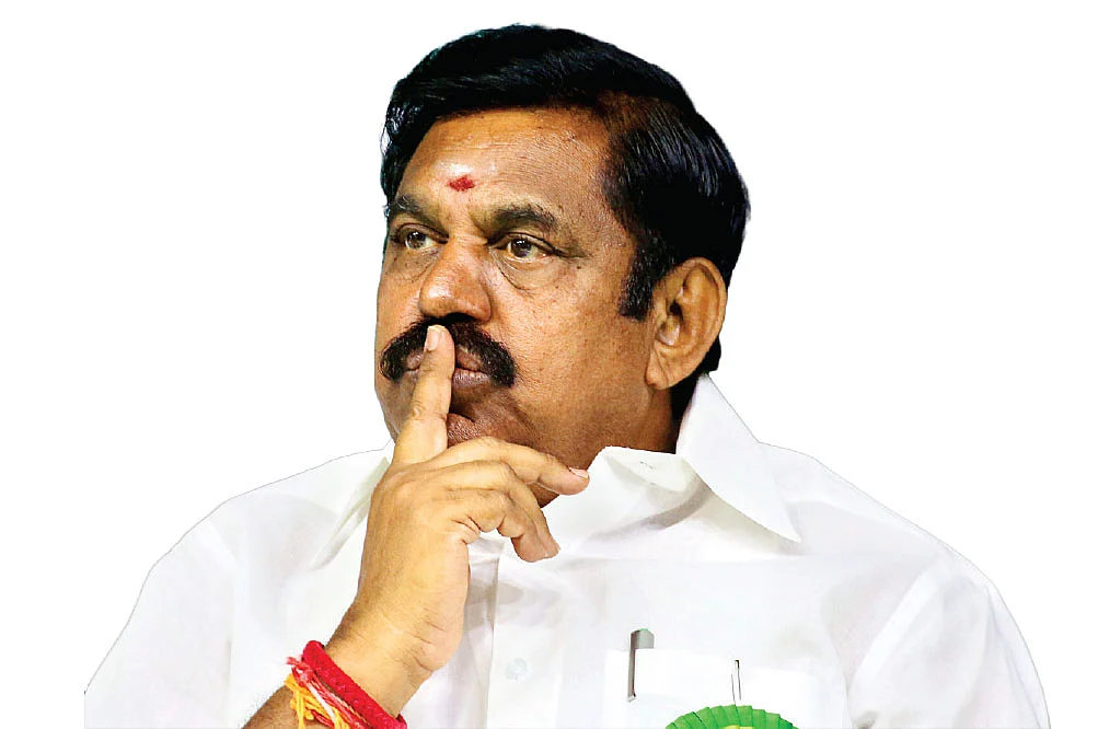 நெருக்கும் வழக்குகள்.. சிக்கலில் ஐவர்... திணறும் அ.தி.மு.க!