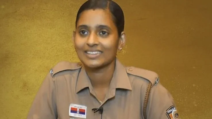 பசியால் துடித்த பச்சிளம் குழந்தை... தாய்ப்பாலூட்டிய கேரள பெண் போலீஸ்! இரக்க செயலுக்காக கௌரவிப்பு!
