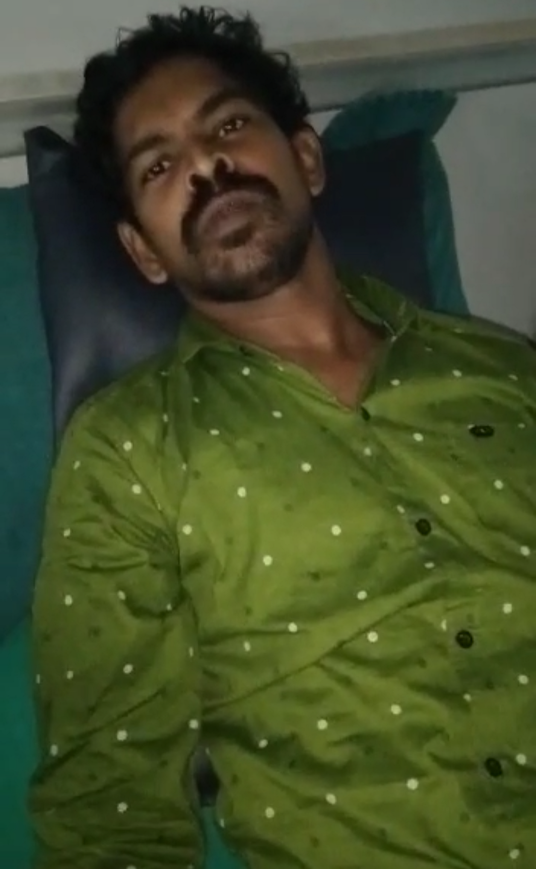 மனைவி மருந்தில் ஸ்லோ பாய்சன் கொடுத்ததாக மருத்துவமனையில் சிகிச்சை பெற்றுவரும் வடிவேல் முருகன்.