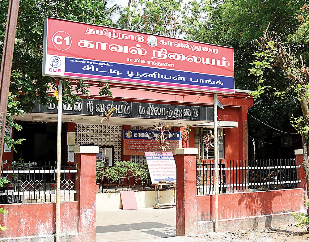 கள்ளச்சாராய பெண் வியாபாரியுடன் உறவு...மருமகளுக்கு வரதட்சணைக் கொடுமை...