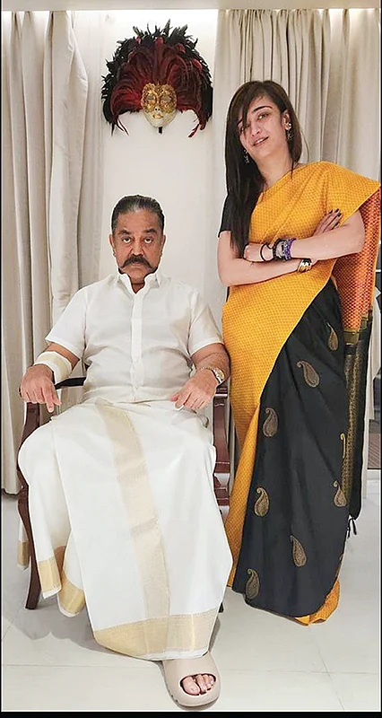 Aksharaa.haasan: போற்றிப்பாடடி பொண்ணே..!