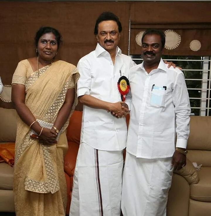 ஹெலன் டேவிட்சன், கணவர் டேவிட்சனுடன் முதல்வர் ஸ்டாலினைச் சந்தித்தபோது