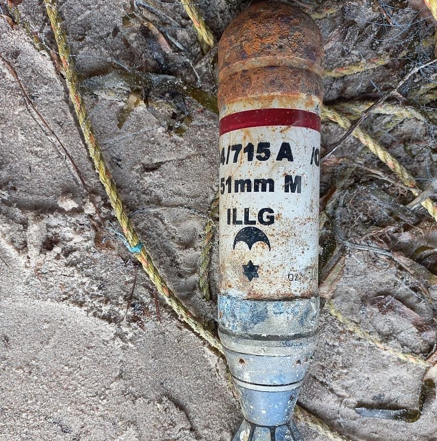 வலையில் சிக்கிய ராக்கெட் வடிவ வெடிகுண்டு... அதிர்ச்சியில் மீனவர்கள்! - போலீஸ் விசாரணை