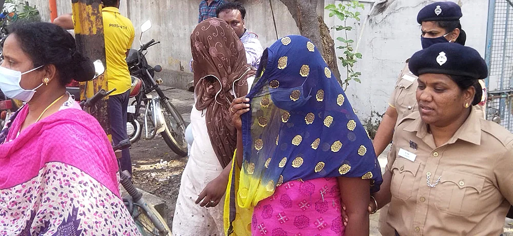 சினை முட்டை, வாடகைத்தாய், குழந்தை விற்பனை... சேலத்தில் சிக்கிய வில்லங்க கும்பல்!