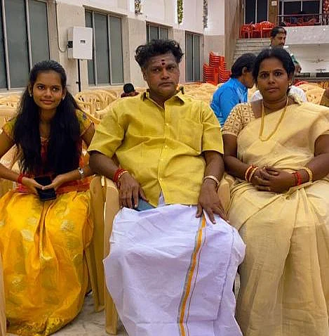 தந்தை மணிசங்கர், தாயார் ஜெயந்தி