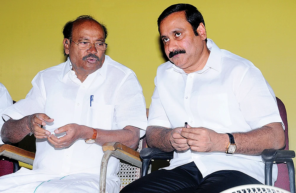 மிஸ்டர் கழுகு: அந்தரத்தில் இளைஞரணி... மாங்கனித் தோட்ட அரசியல்!