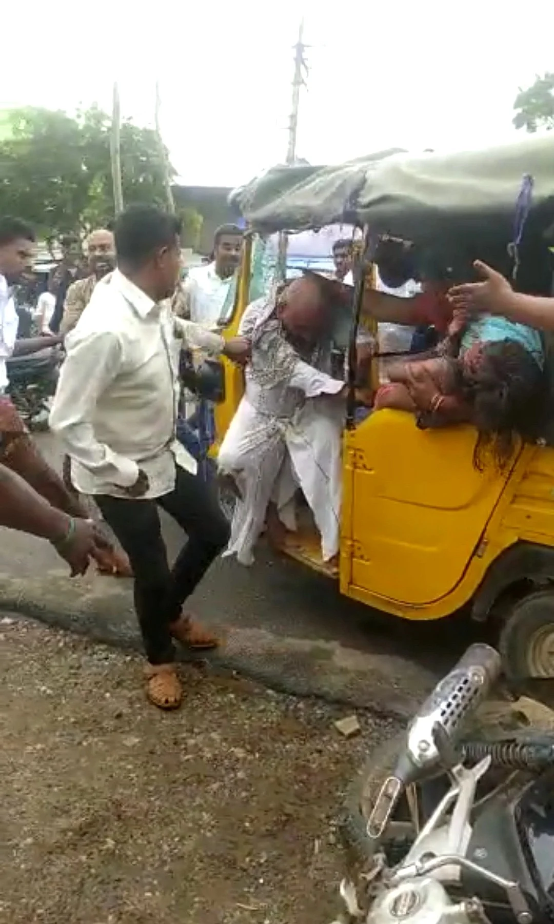 புதுக்கோட்டை கோயிலில் மணிகள் திருட்டு... சிறுமி உயிரிழந்த சம்பவத்தில் 6 பேர் கைது!
