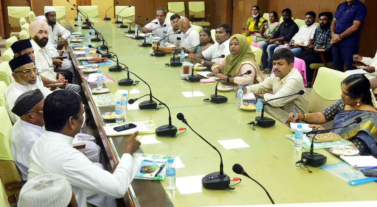 ஆய்வுக் கூட்டத்தில் தேசிய சிறுபான்மை ஆணைய உறுப்பினர்
